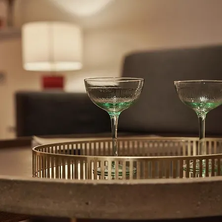 Sea View Modern Flat * אלבוראיה